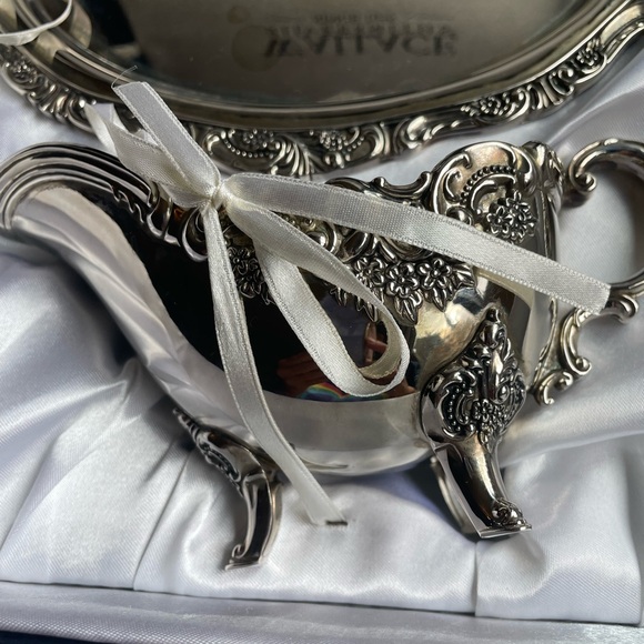 Wallace Silversmiths silver plate gravy boat - Picture 3 of 6